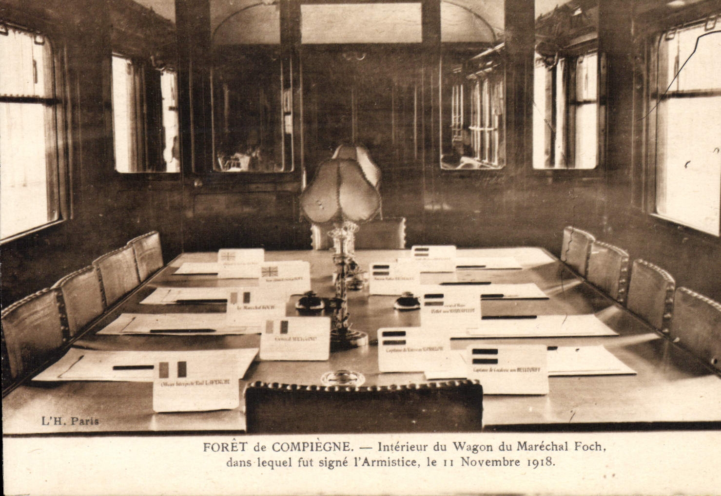 Alrededores de la POSTAL de la VENDIMIA de Compiegne interior del coche del foch Militaria del mariscal