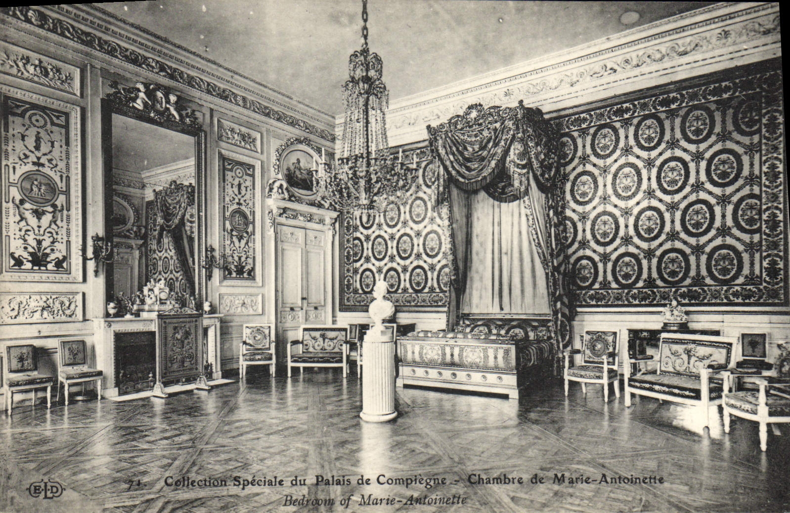 CPA Compiegne Palais Chambre de Marie Antoinette 