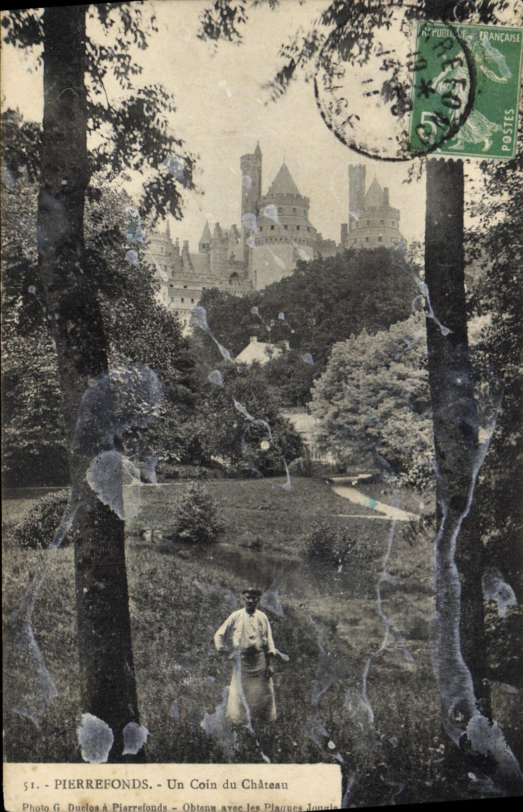 POSTAL Pierrefonds de la VENDIMIA una esquina del castillo