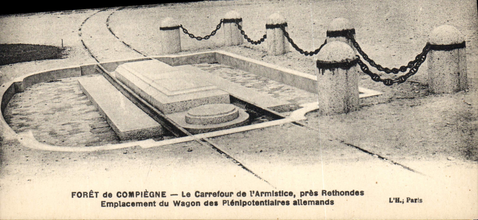 CPA Foret de Compiegne Carrefour de L'Armistice Pres Rethondes Militaria