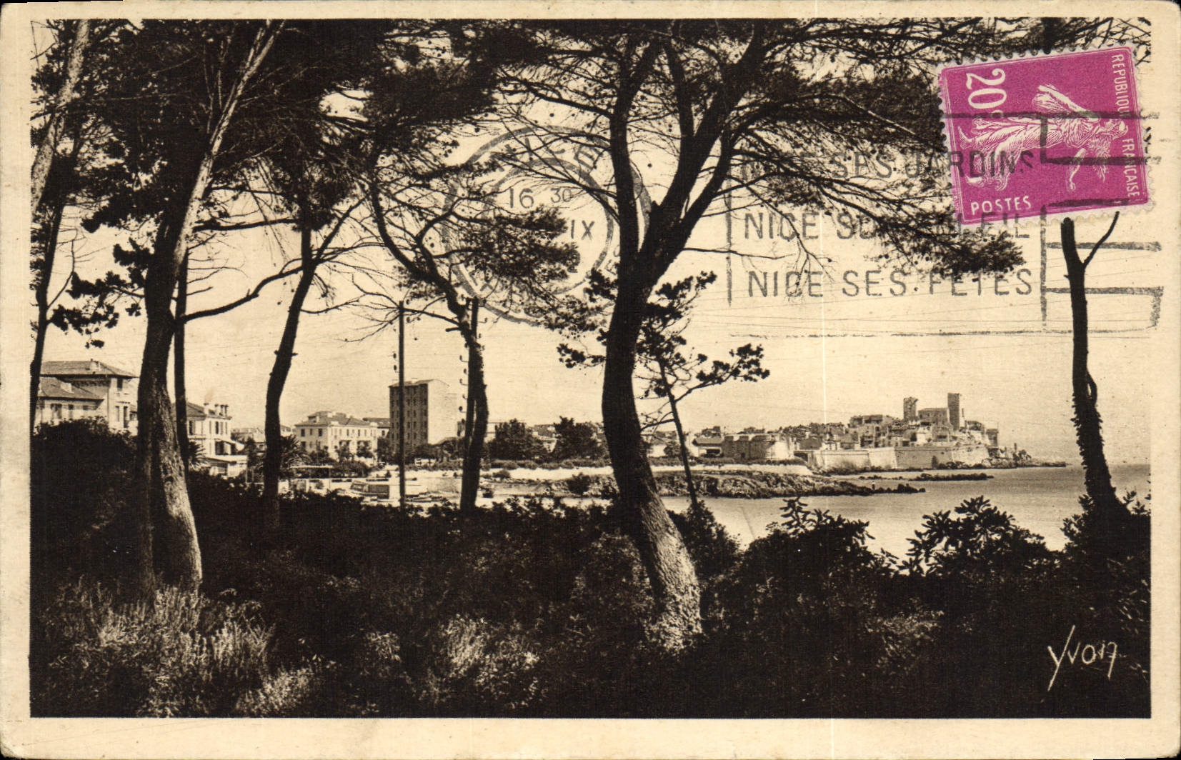 CPA Antibes La Ville Vue a Travers les pins de la Corniche
