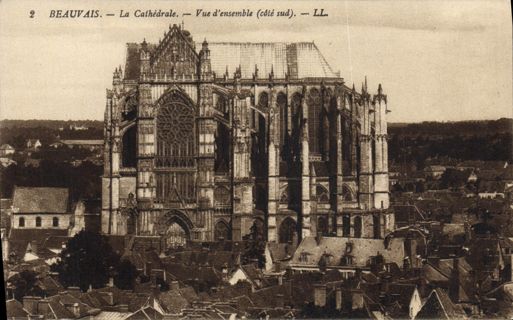 CPA Beauvais La Cathedrale Vue d'ensemble