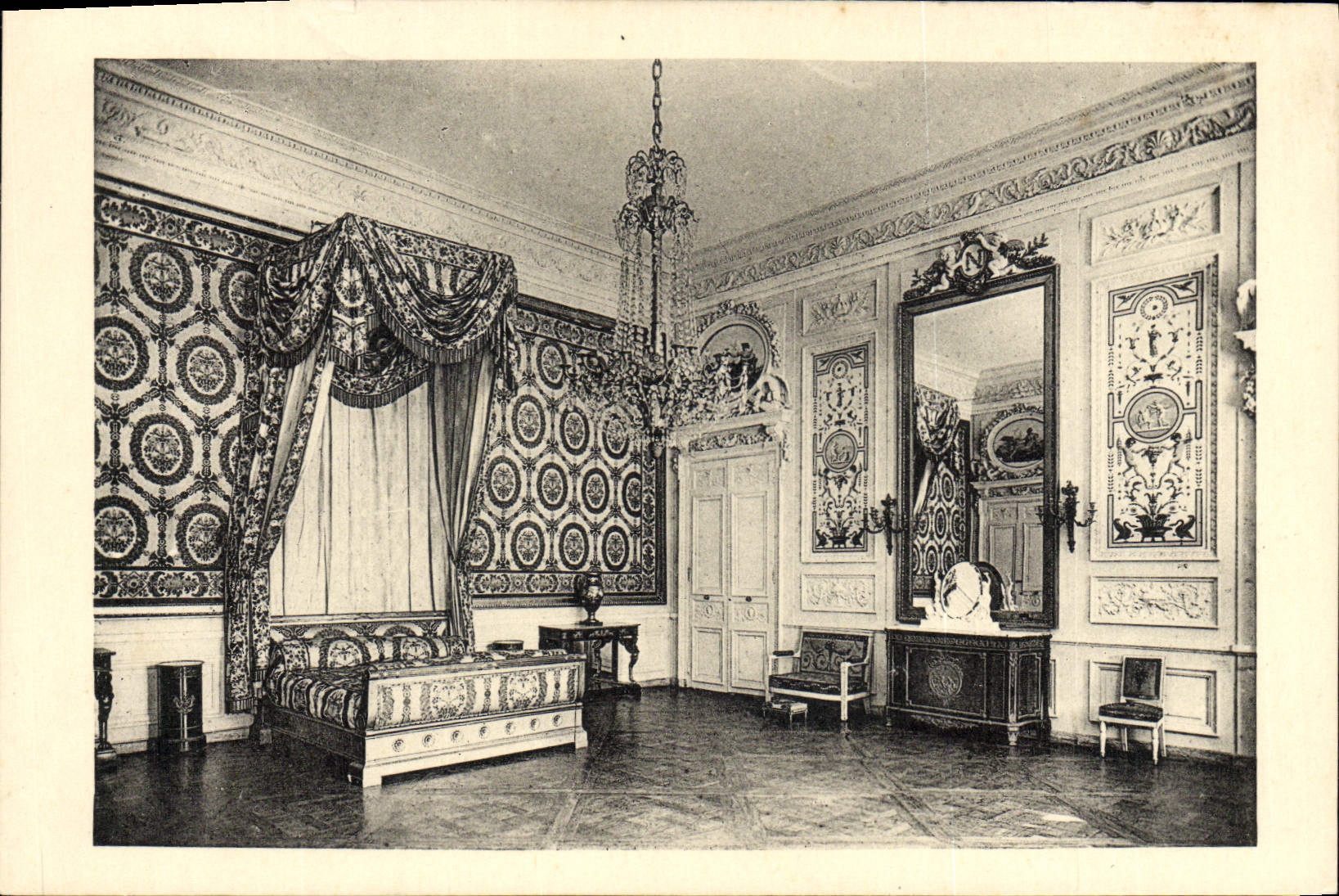 CPA Chateau De Compiegne Chambre a coucher de la reine