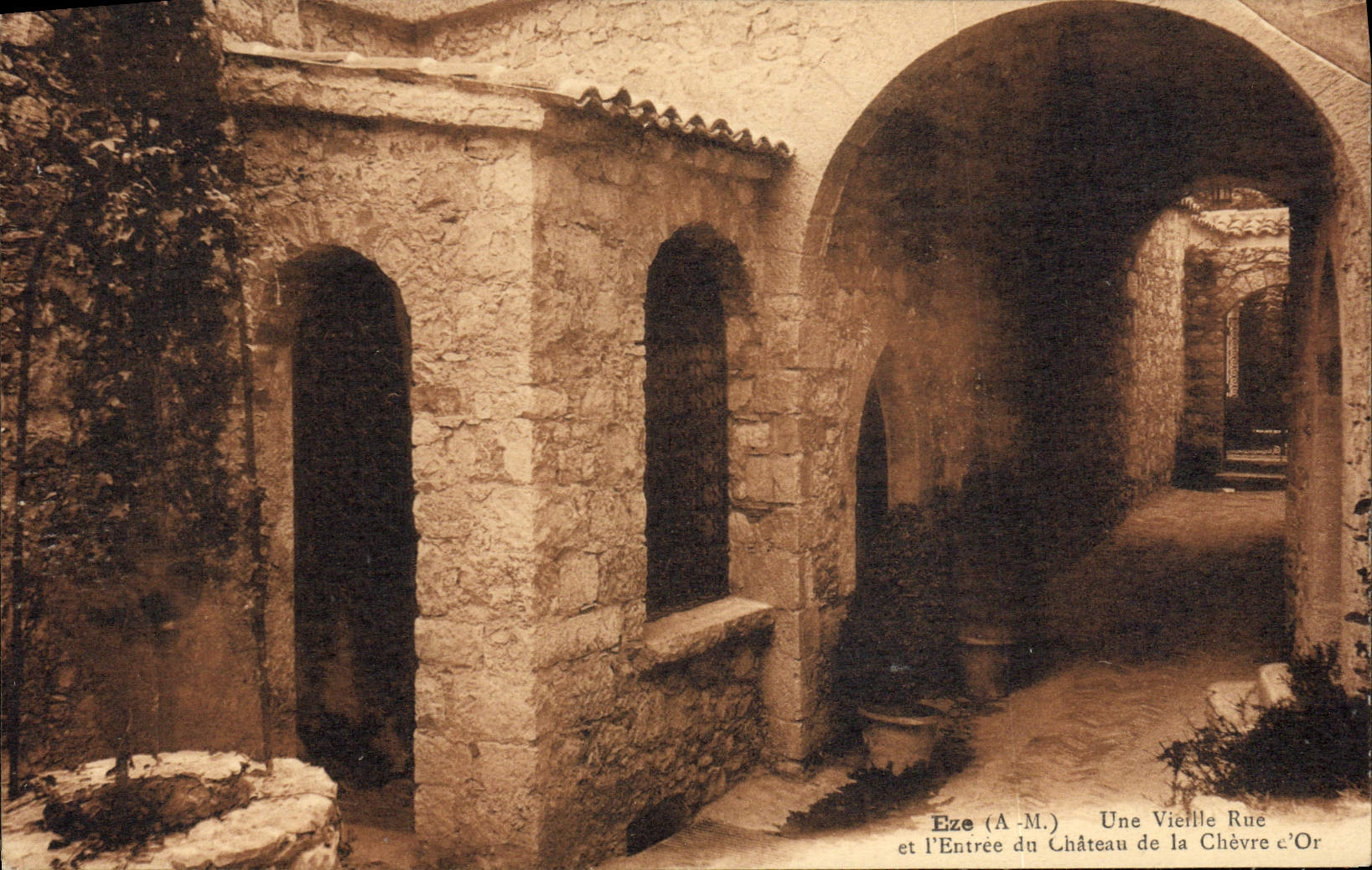 POSTAL Eze de la VENDIMIA una calle vieja y la entrada del castillo de la cabra del oro