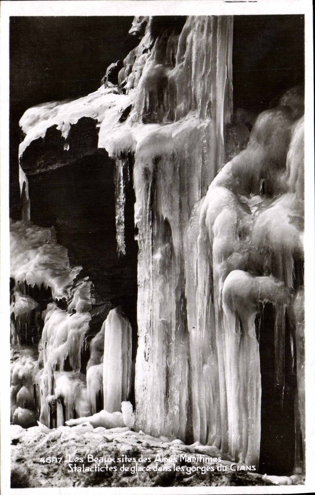 CPM Stalactites de glace dans les gorges du Cians