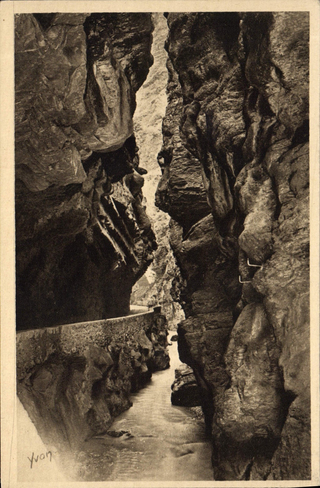 VINTAGE POSTCARD Falls Of Cians the Part More Resserree Of the Falls