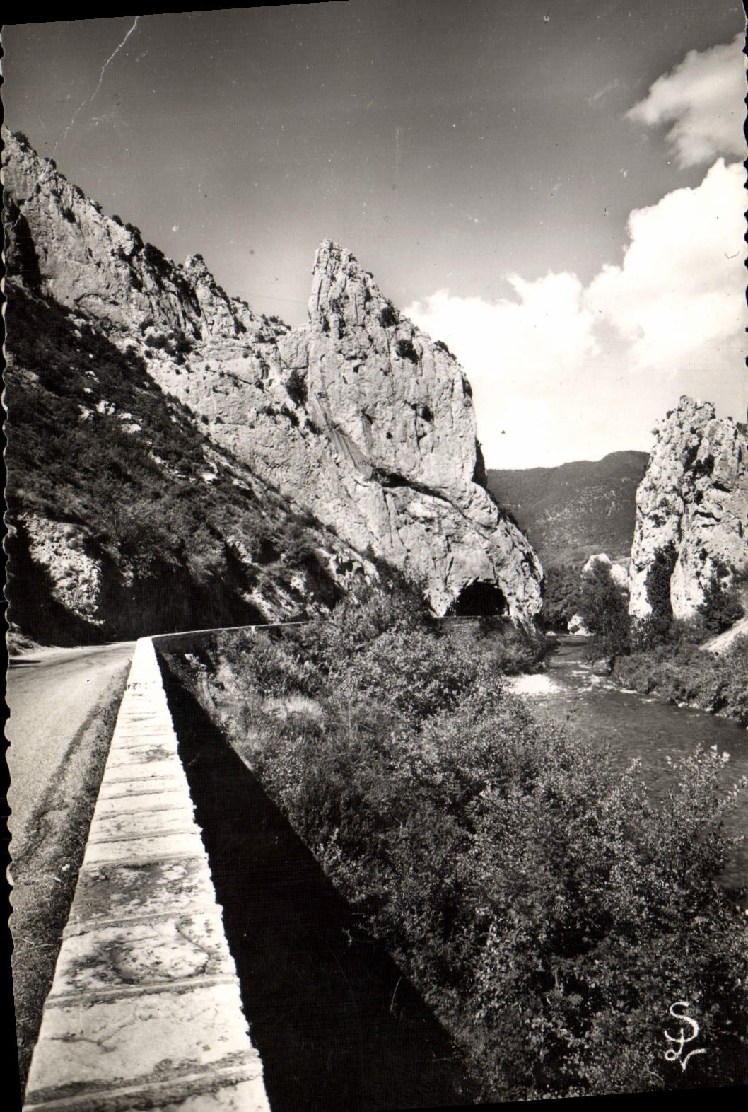 MODERN CARD Ravelled Of Pierre Lily the Hole Of the Cure