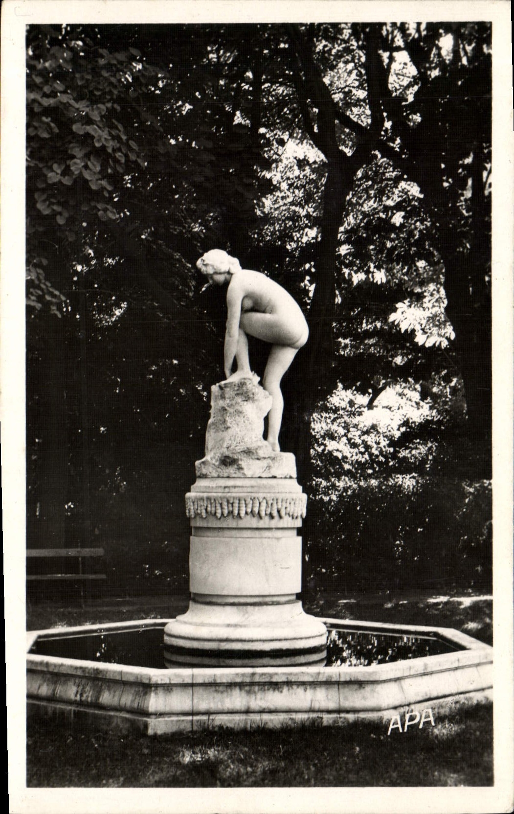 Jardín público de Lezignan Corbieres de la POSTAL de la VENDIMIA