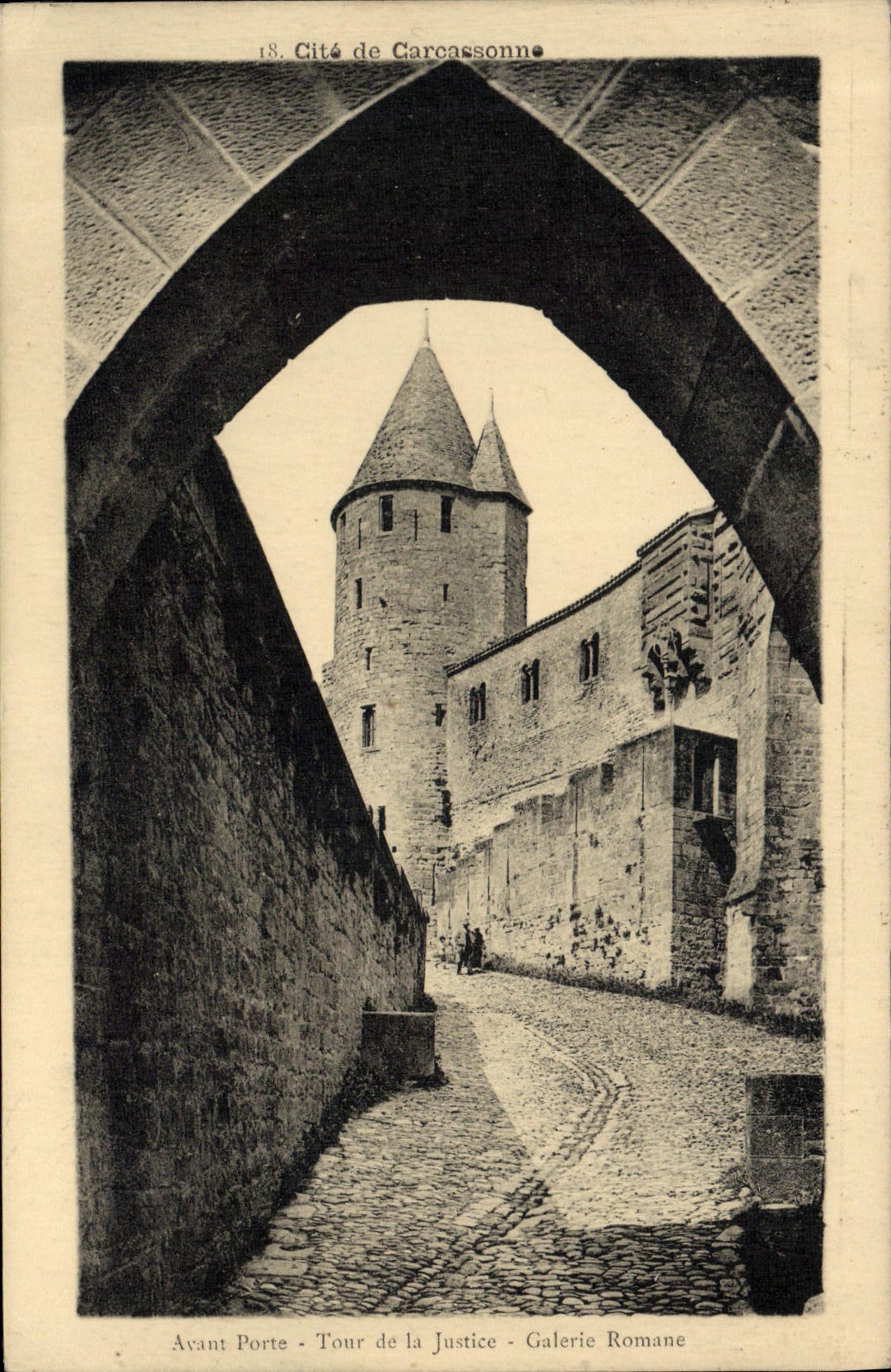 CPA La Cite De Carcassonne Avant Porte Tour De La Justice Galerie romaine