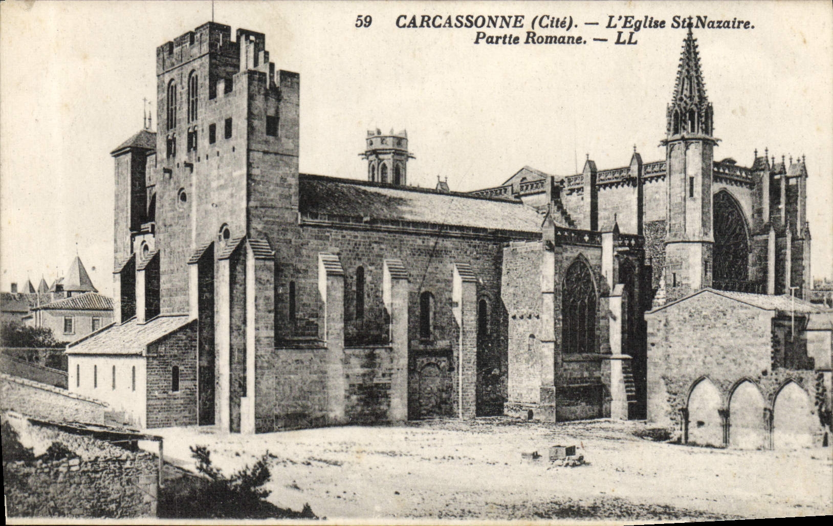 CPA Carcassonne L'Eglise St Nazaire Partie Romane