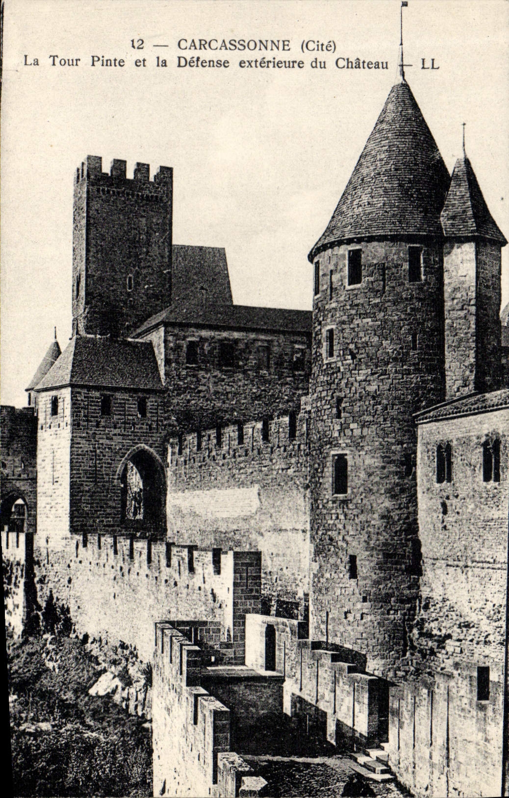 CPA Carcassonne La Tour Pinte Et La Defense Exterieure Du Chateau