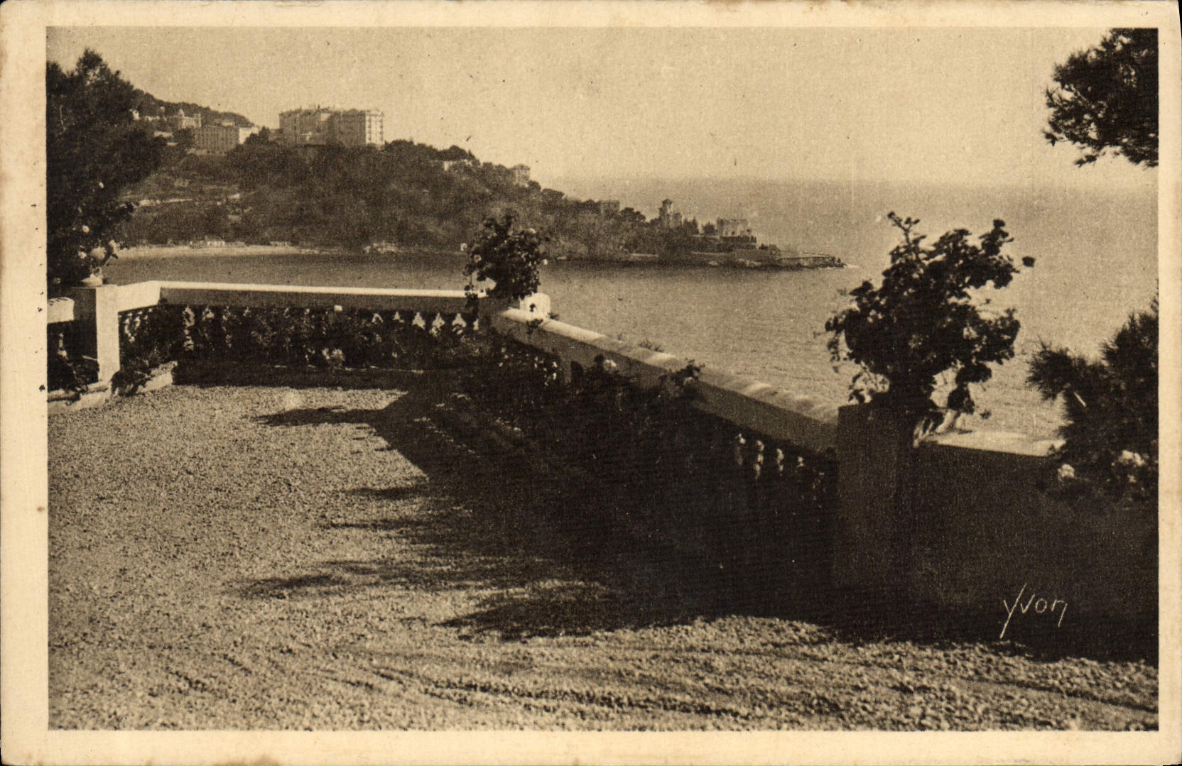 CPA Beaulieu Terrasse Fleurie