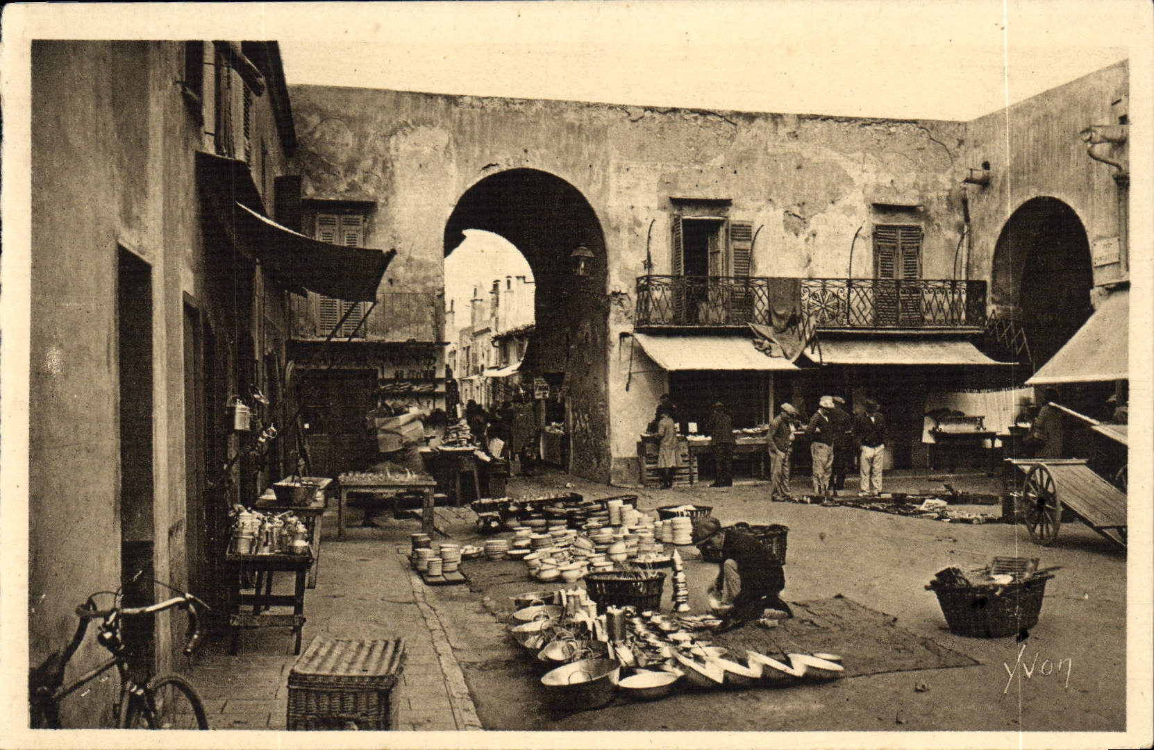 La POSTAL de la VENDIMIA Niza una esquina de viejo va