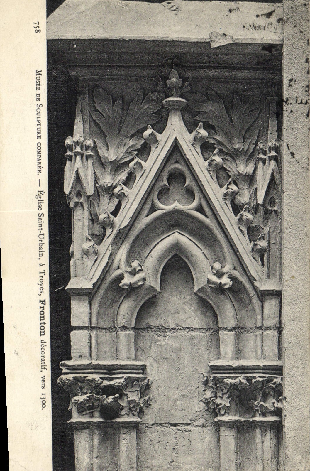 Frontón decorativo de Troyes de la POSTAL de la VENDIMIA cerca de 1300