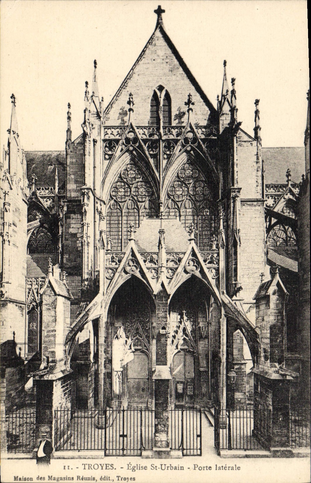 VINTAGE POSTCARD Troyes Eglise St Urbain Carries Side