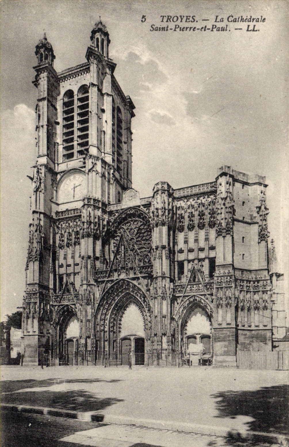 CPA Troyes Le Cathedrale Saint Pierre Et Paul
