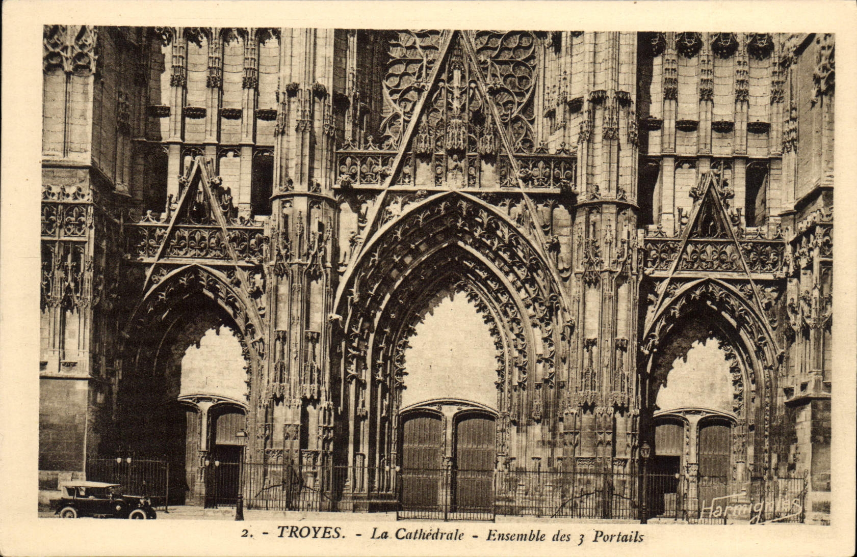 CPA Troyes La Cathedrale Ensemble Des 3 Portails