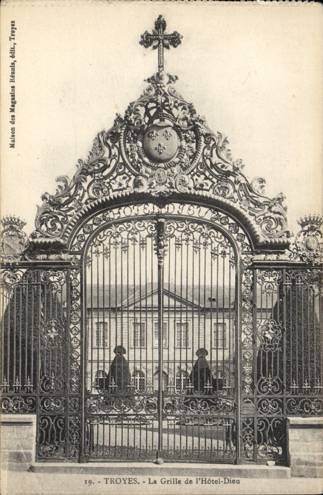 CPA Troyes La Grille De I'Hotel Dieu