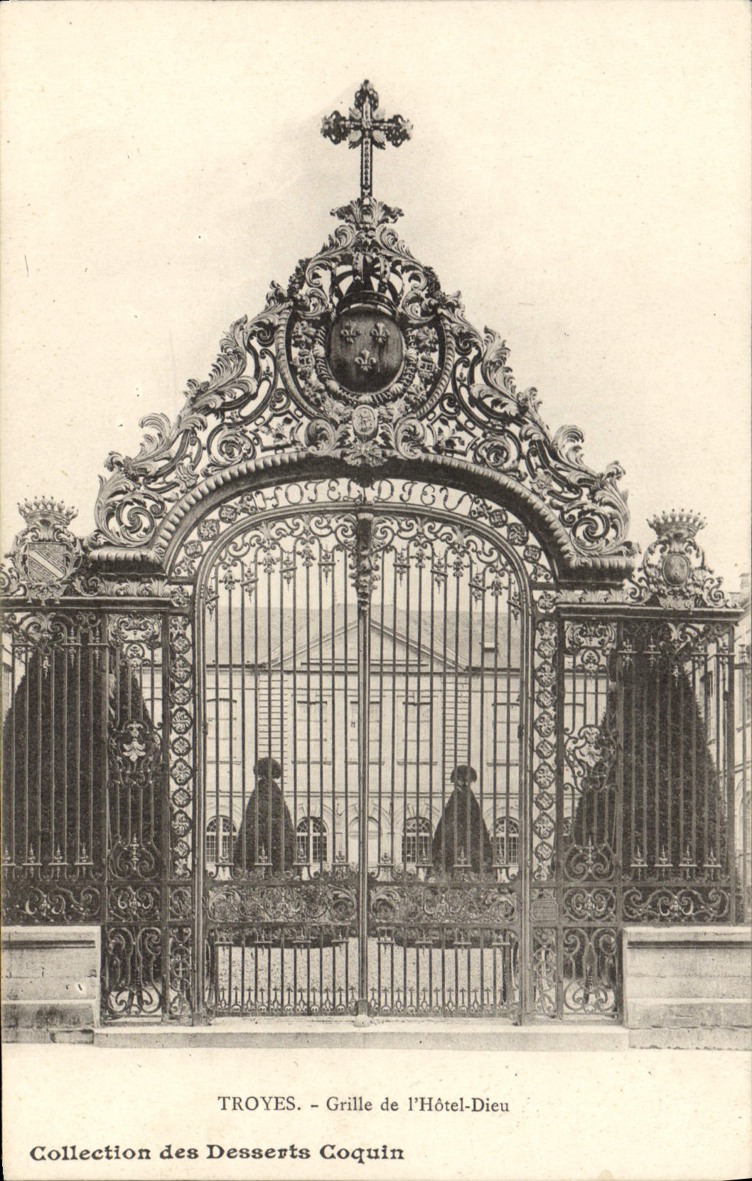CPA Troyes Grille De I'Hotel Dieu