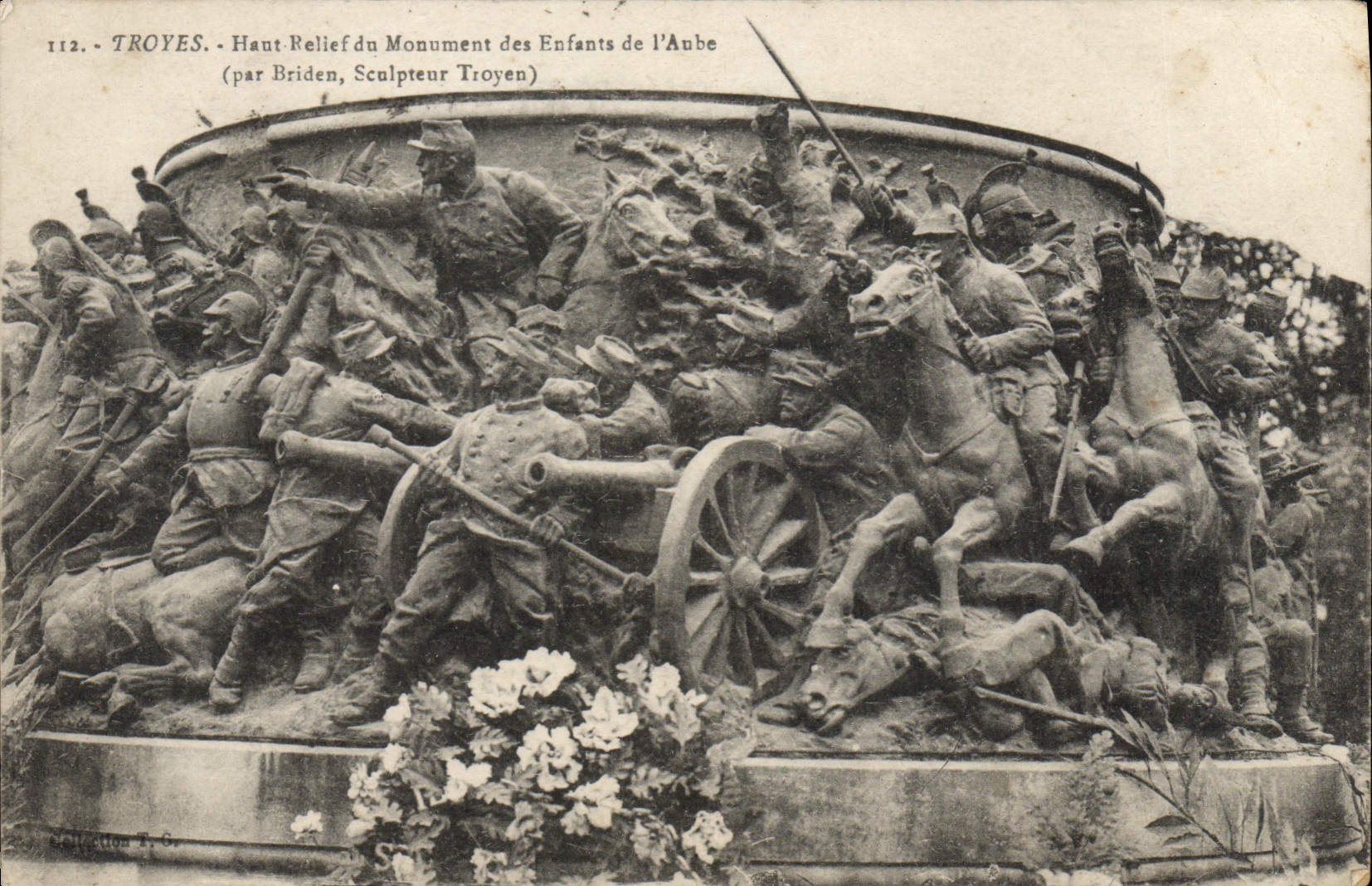 VINTAGE POSTCARD Troyes High Relief Of the Monument Of the Children of the Paddle