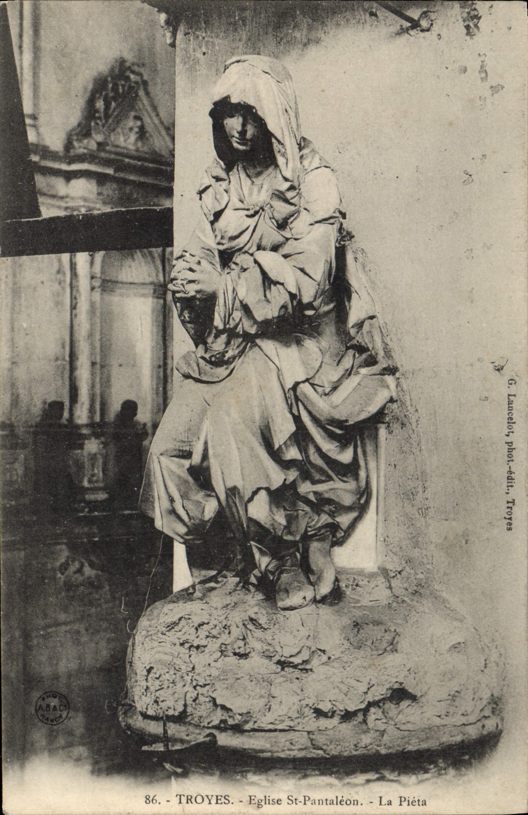 CPA Troyes Eglise Saint Pantaleon La Pieta