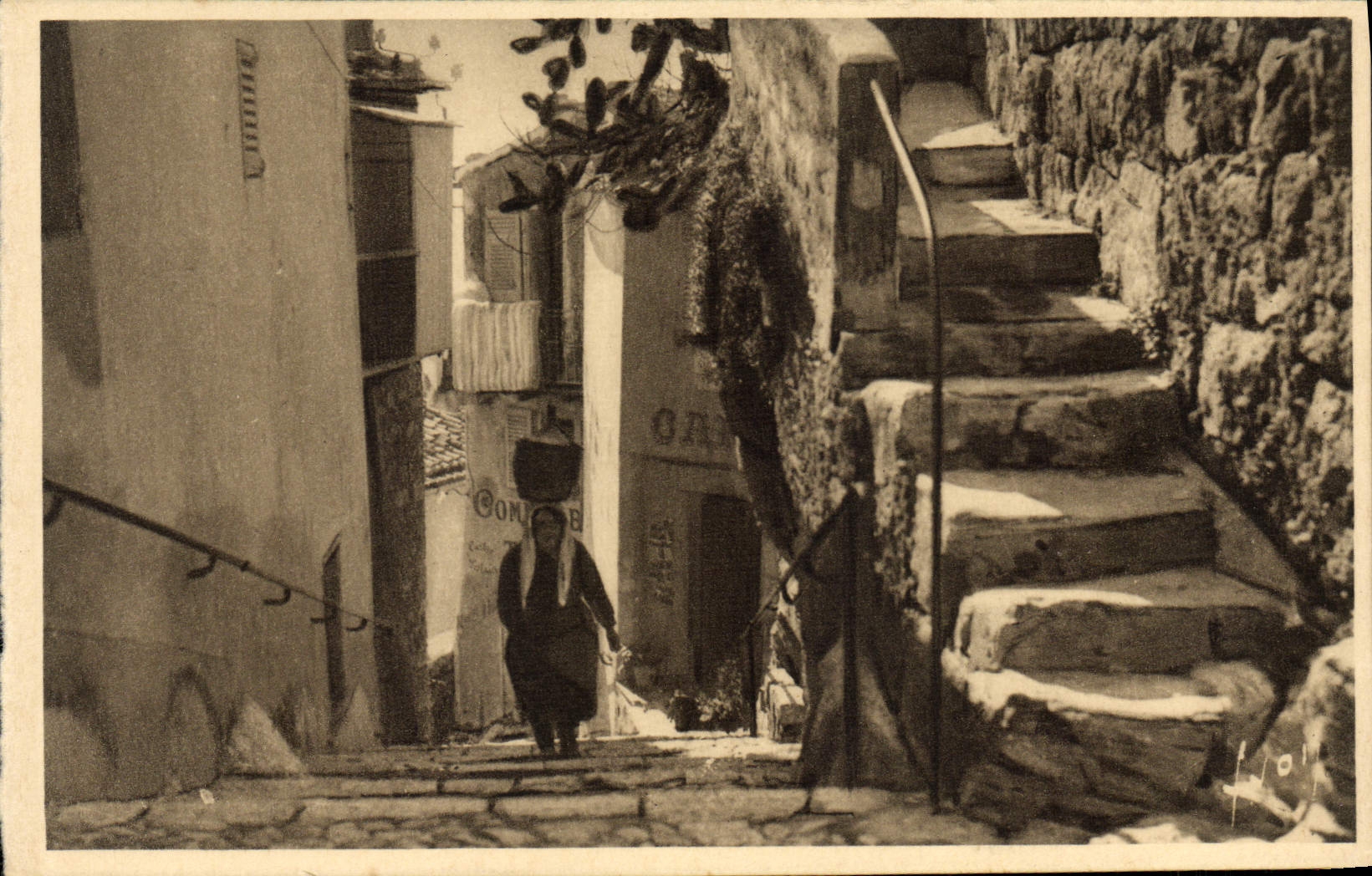 CPA Eze Une Vieille Rue Du Village