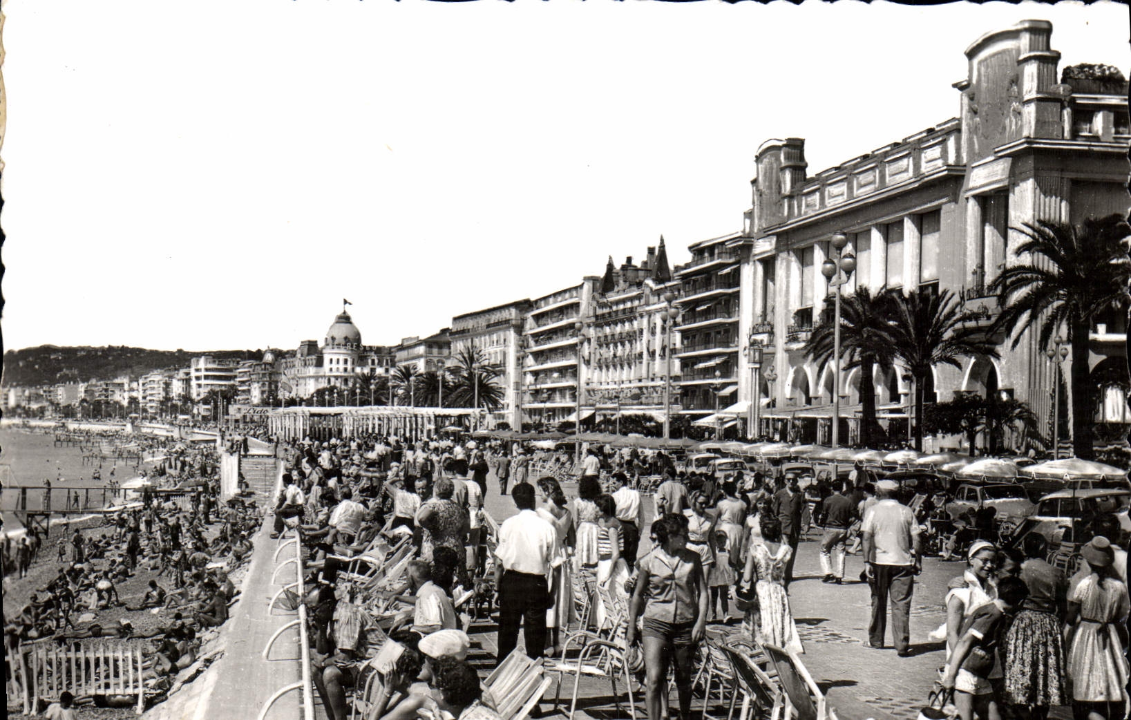 CPM Nice La Promenade Des Anglais Palais De La Mediterranee