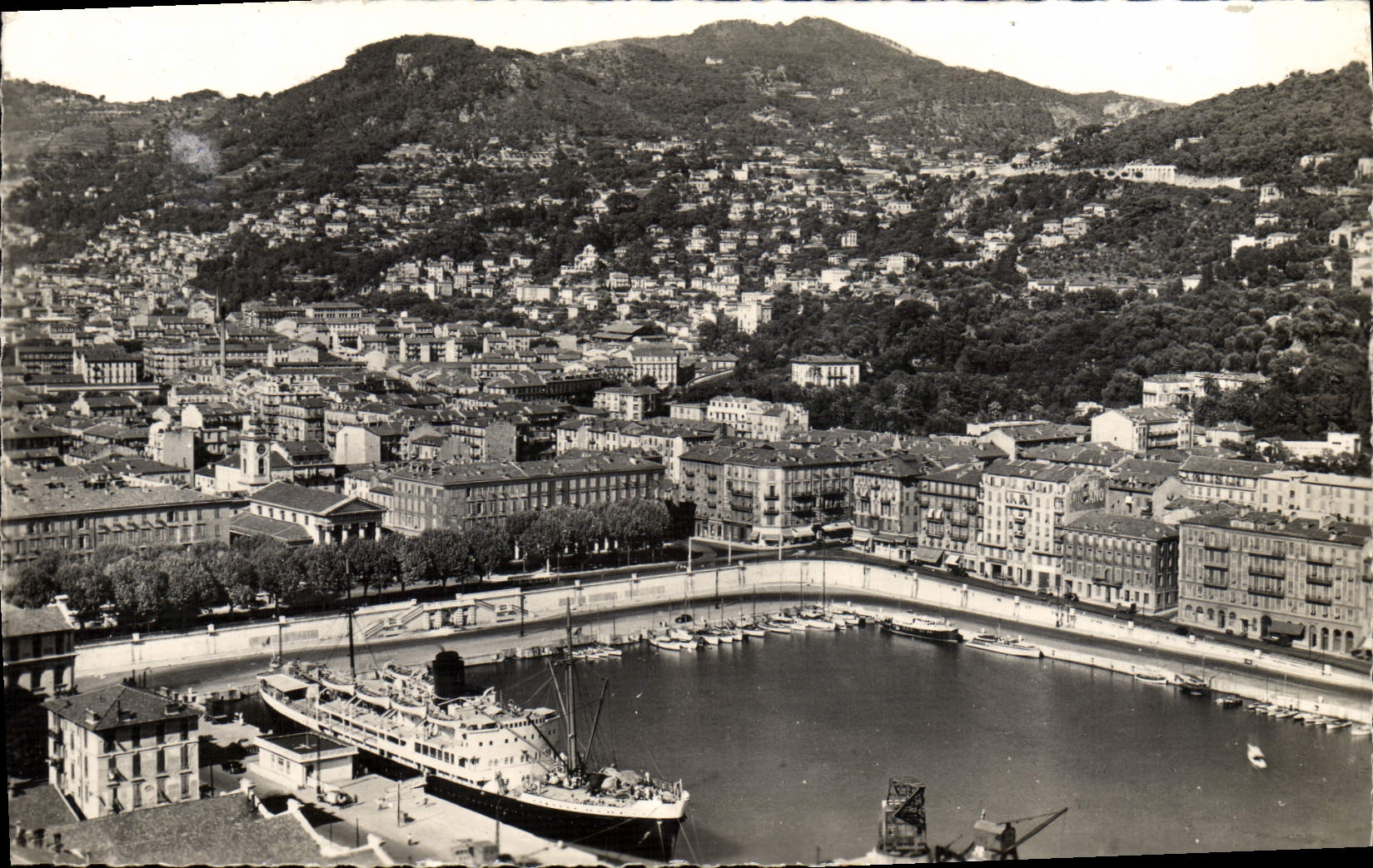 CPA Nice Vue generale du port Bateau