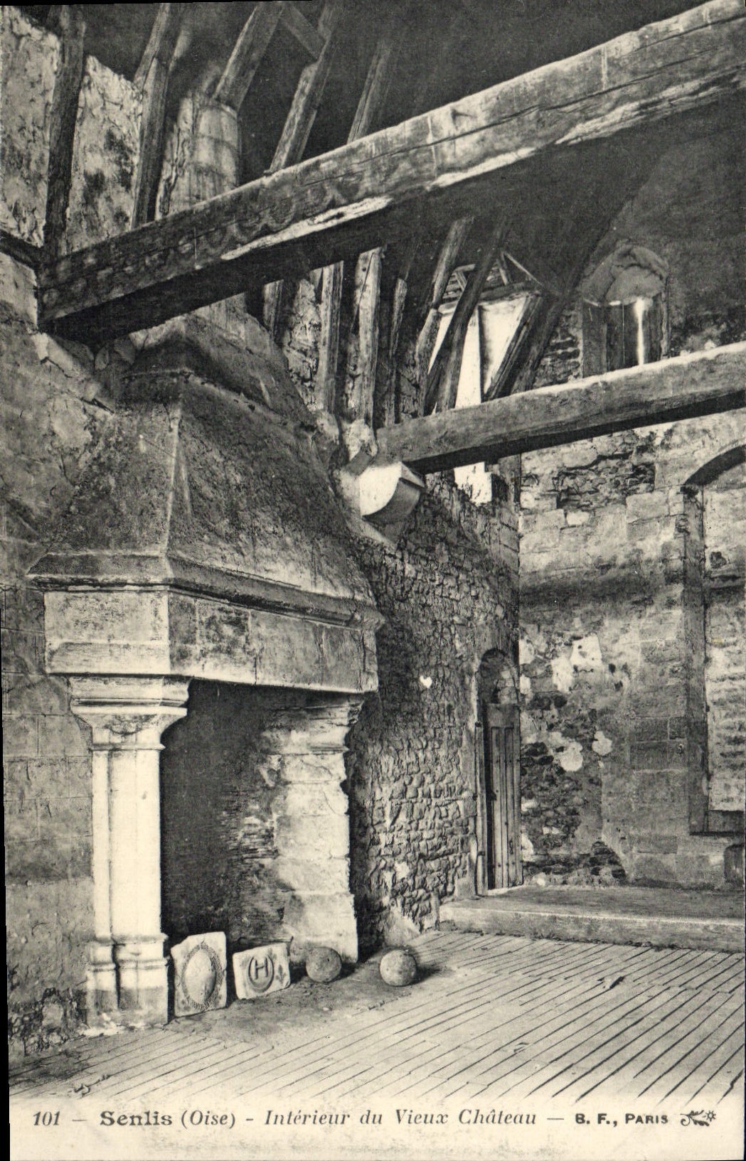 CPA Senlis Interieur Du Vieux Chateau