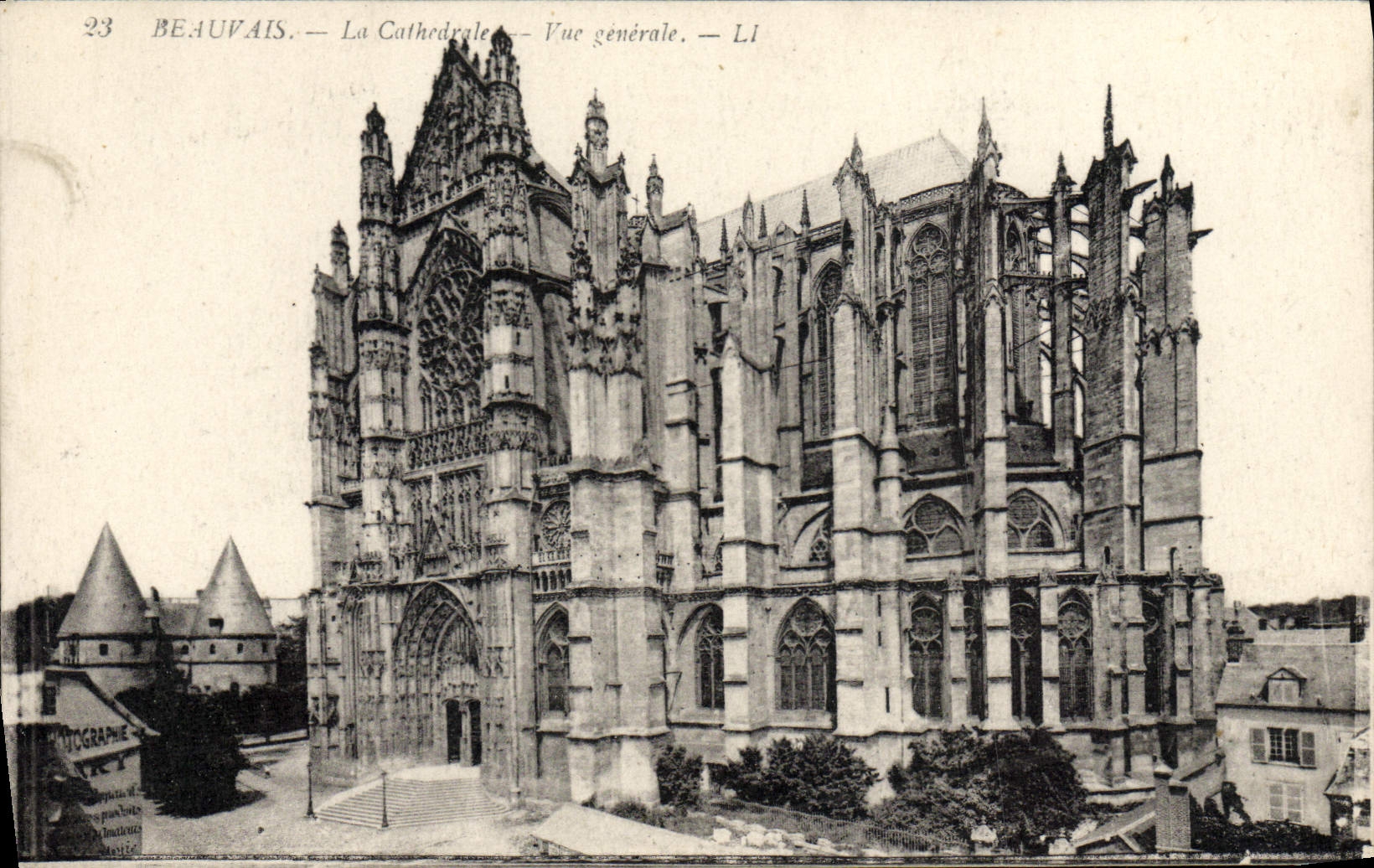 CPA Beauvais La Cathedrale Vue Generale