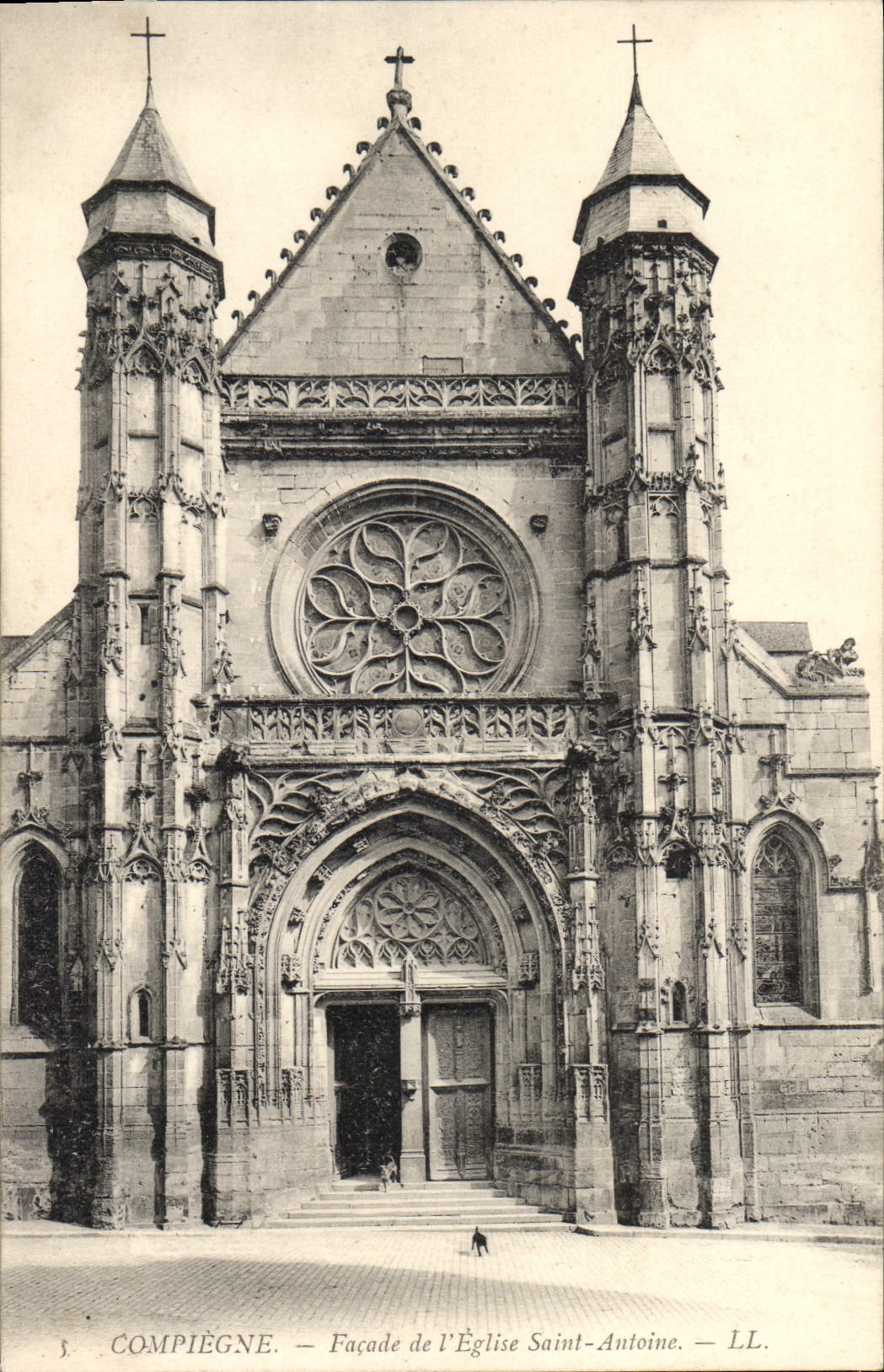 CPA Compiegne Facade De I'Eglise Saint Antoine