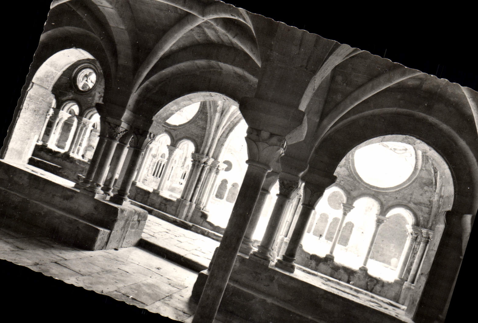 CPM Abbaye De Fontroide Narbonne Cloitre Et Salle Capitulaire