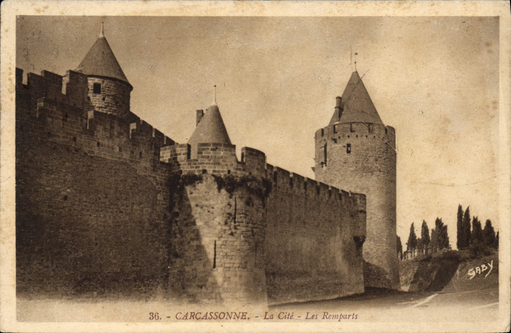 CPA Carcassonne La Cite Les Remparts