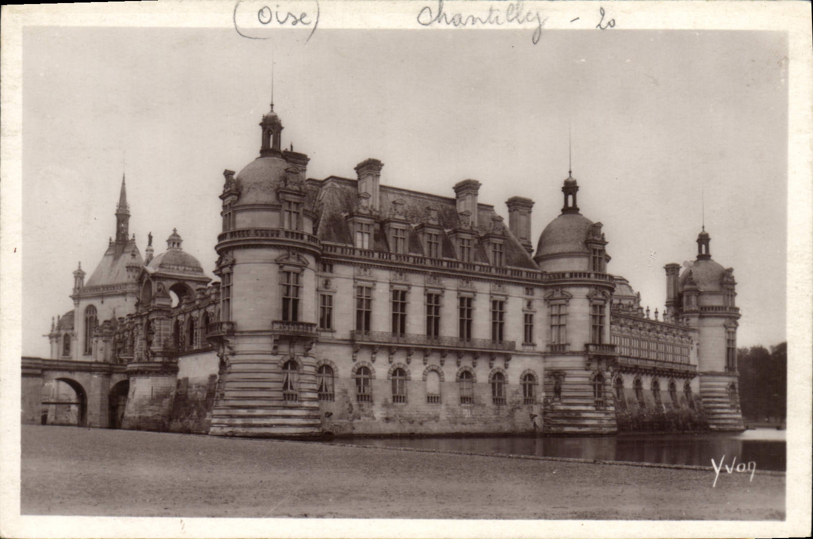 El castillo de la POSTAL de la VENDIMIA de la fachada norteña de Chantilly es