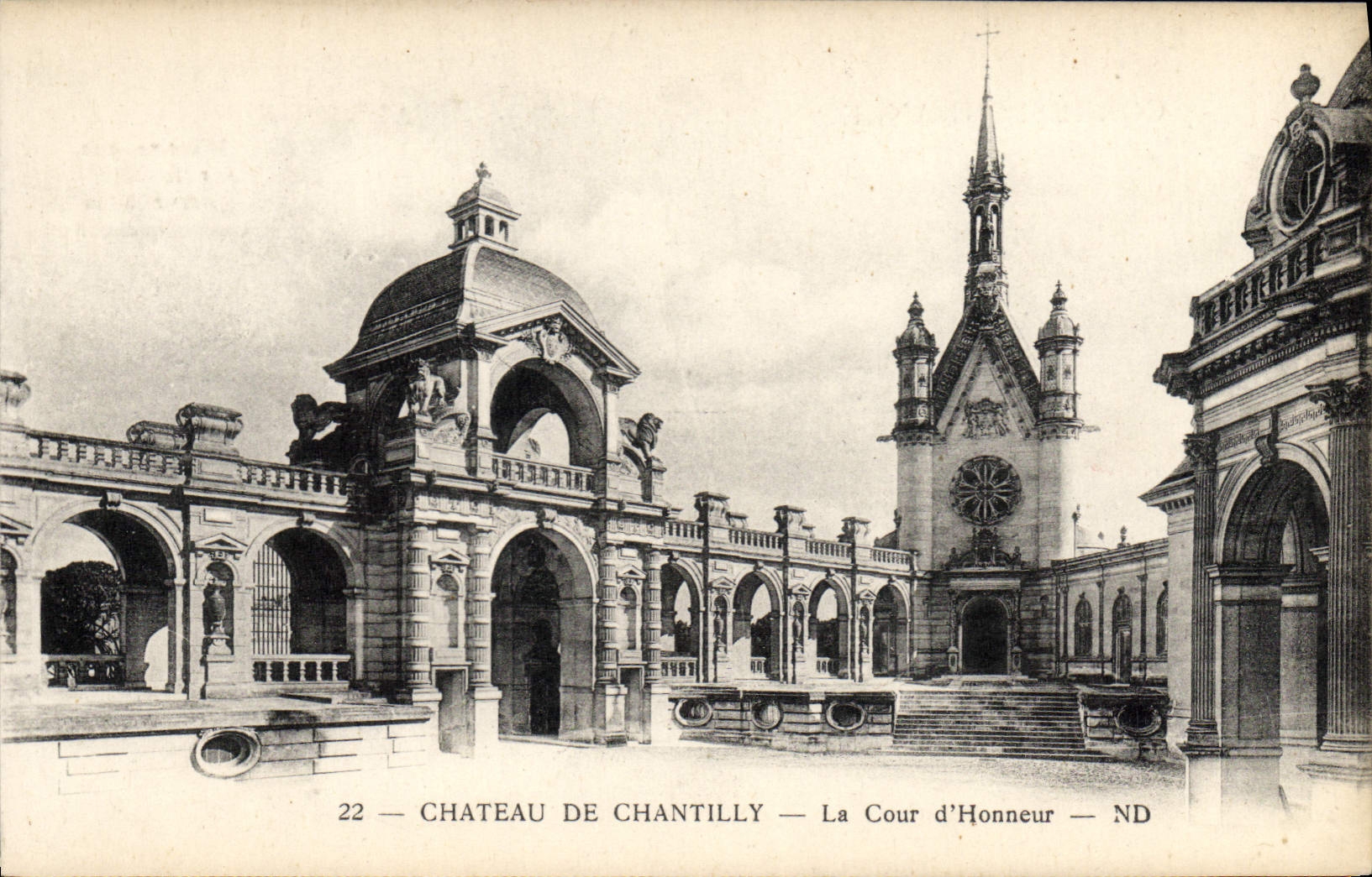 CPA Chateau De Chantilly La Cour D'Honneur