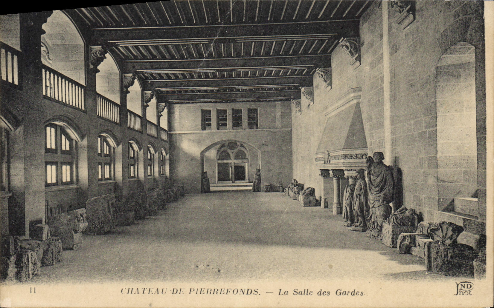 CPA Chateau De Pierrefonds Le Salle Des Gardes