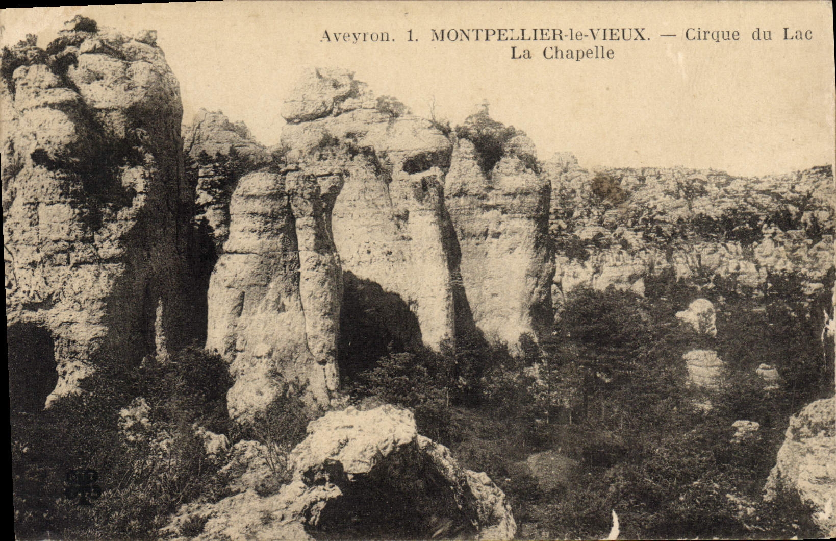 VINTAGE POSTCARD Aveyron Montpellier the Old Circus Of the Lake La Chapelle