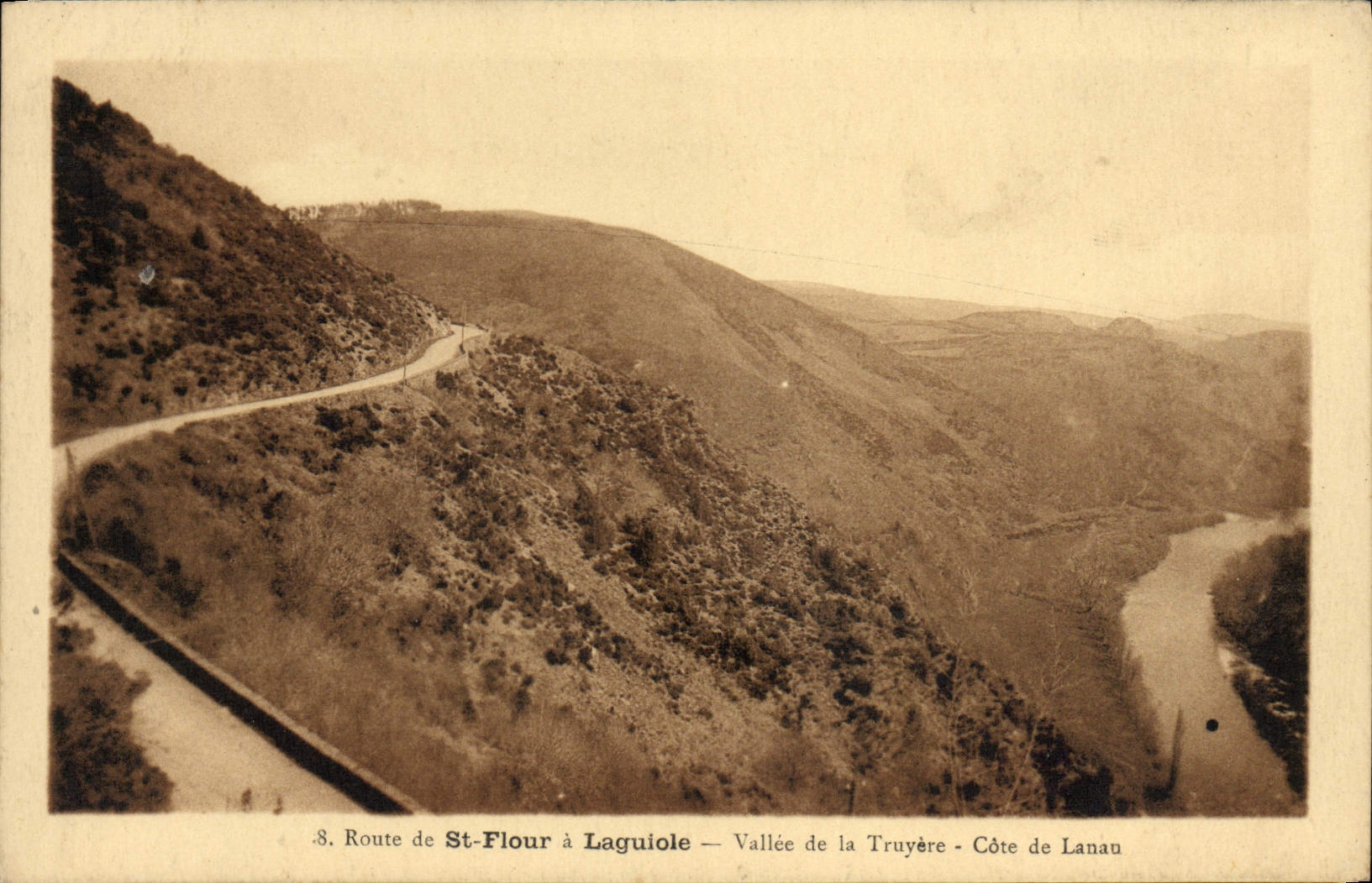 CPA Route De St Flour A Lagulole Vallee De La Truyere Cote De Lanau