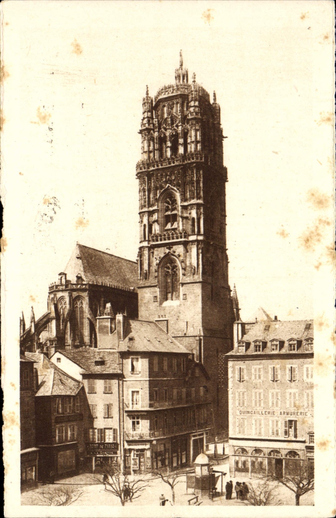 CPA Rodez Le clocher de la Cathedrale et place de la Cite