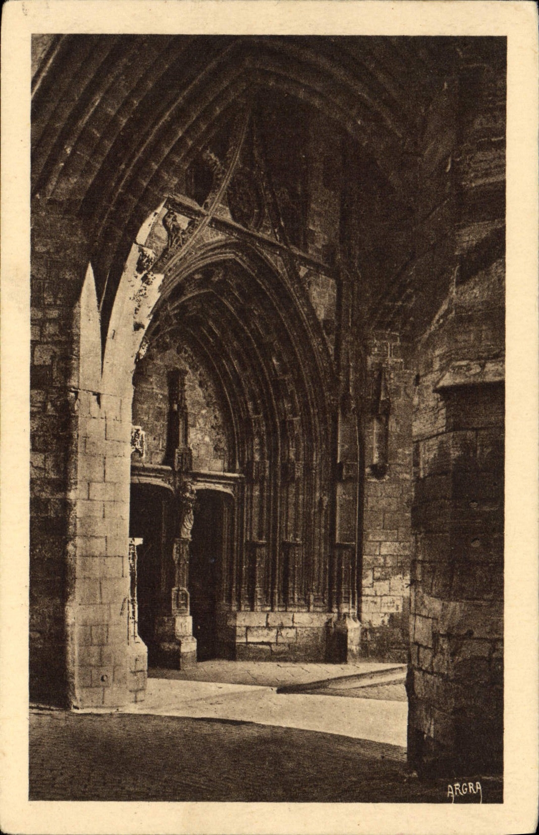 VINTAGE POSTCARD Villefranche De Rouergue the porch of the Notre Dame church