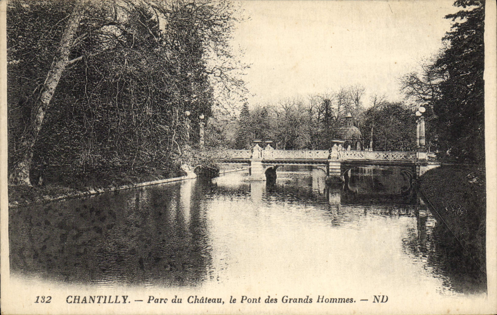 CPA Chantilly Parc Du Chateau Le Pont Des Grands Hommes