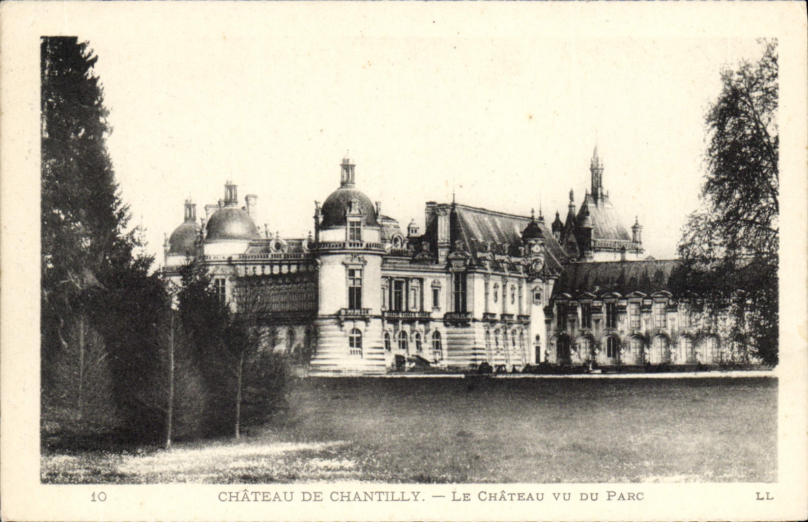 POSTAL de la VENDIMIA el castillo de Chantilly el castillo visto del parque
