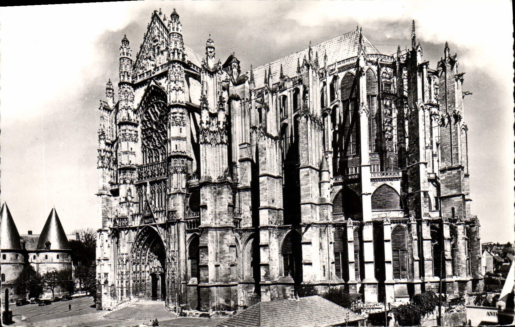 CPM Beauvais La Cathedrale