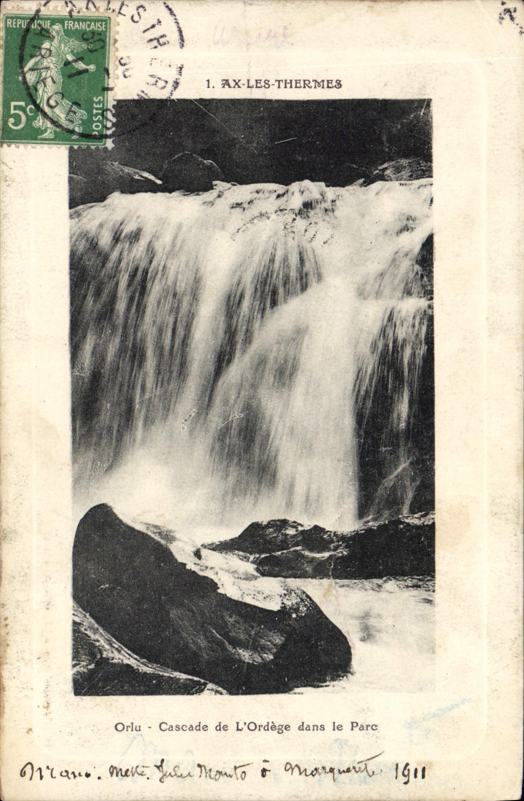 Hacha de la POSTAL de la VENDIMIA las cascadas termales de los baños de Orlu de Ordege en el parque