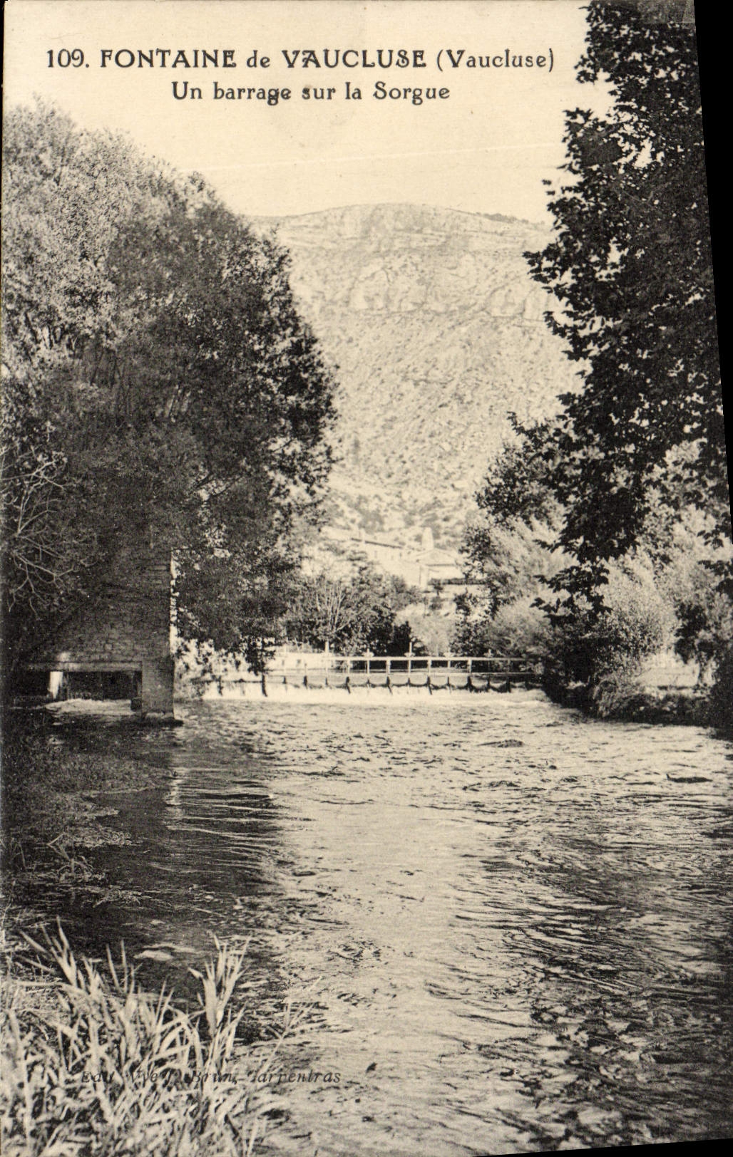 VINTAGE POSTCARD Fountain Of Vaucluse a Stopping On Sorgue