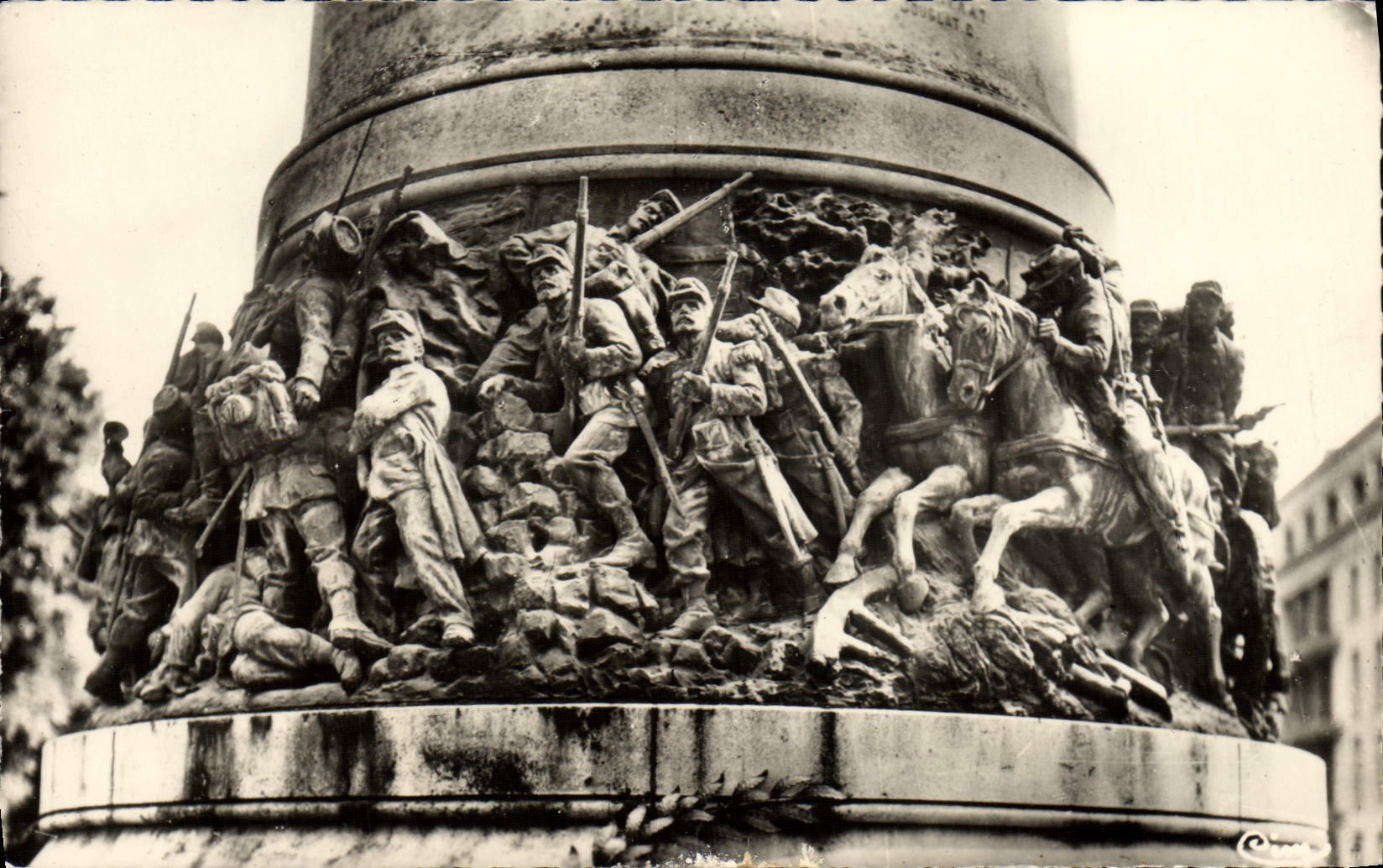 CPM Troyes Monument Des Enfants De I'Aube