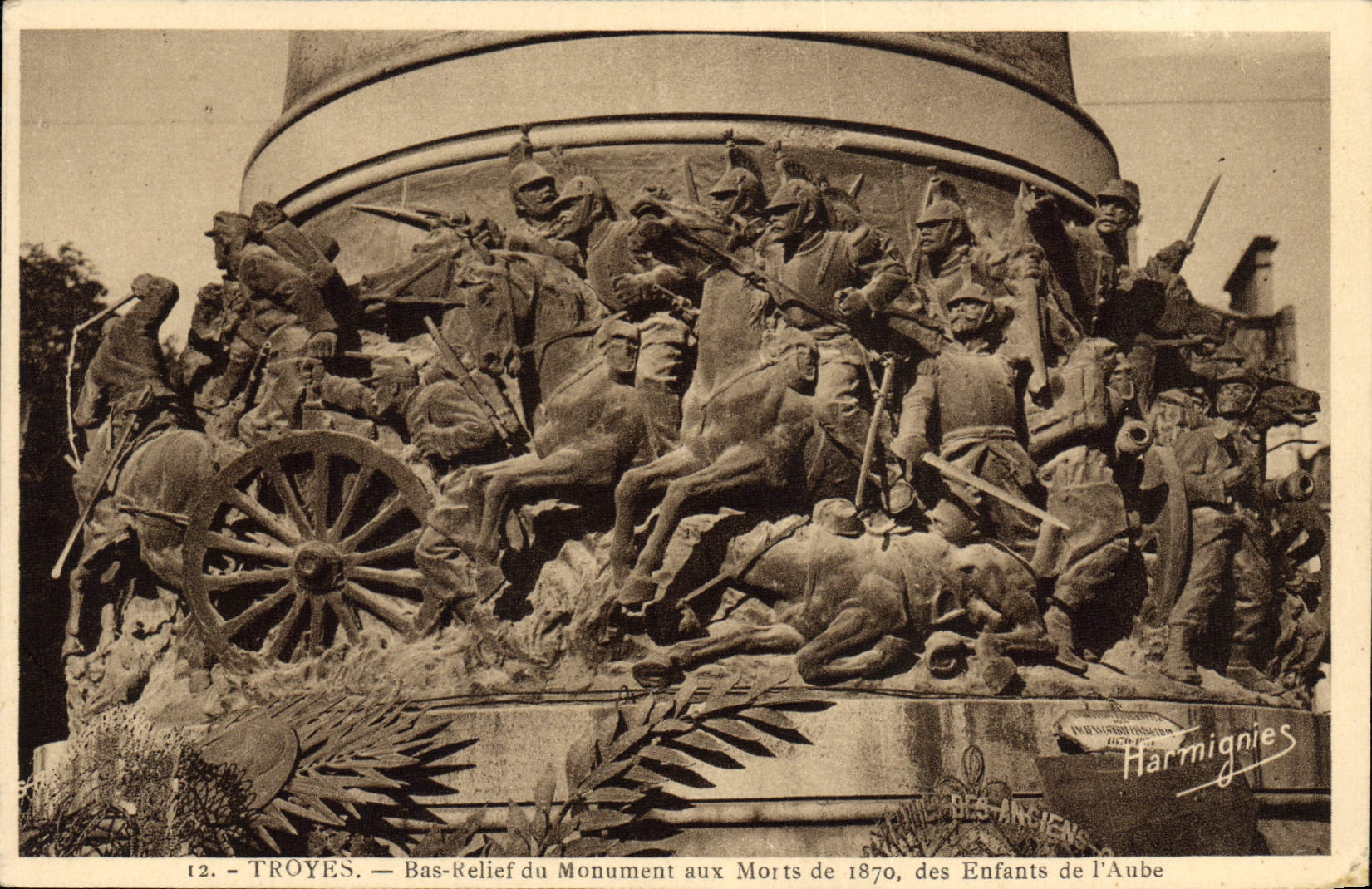 VINTAGE POSTCARD Low Troyes Relief Of the War memorial Of 1870 of the children of the Paddle