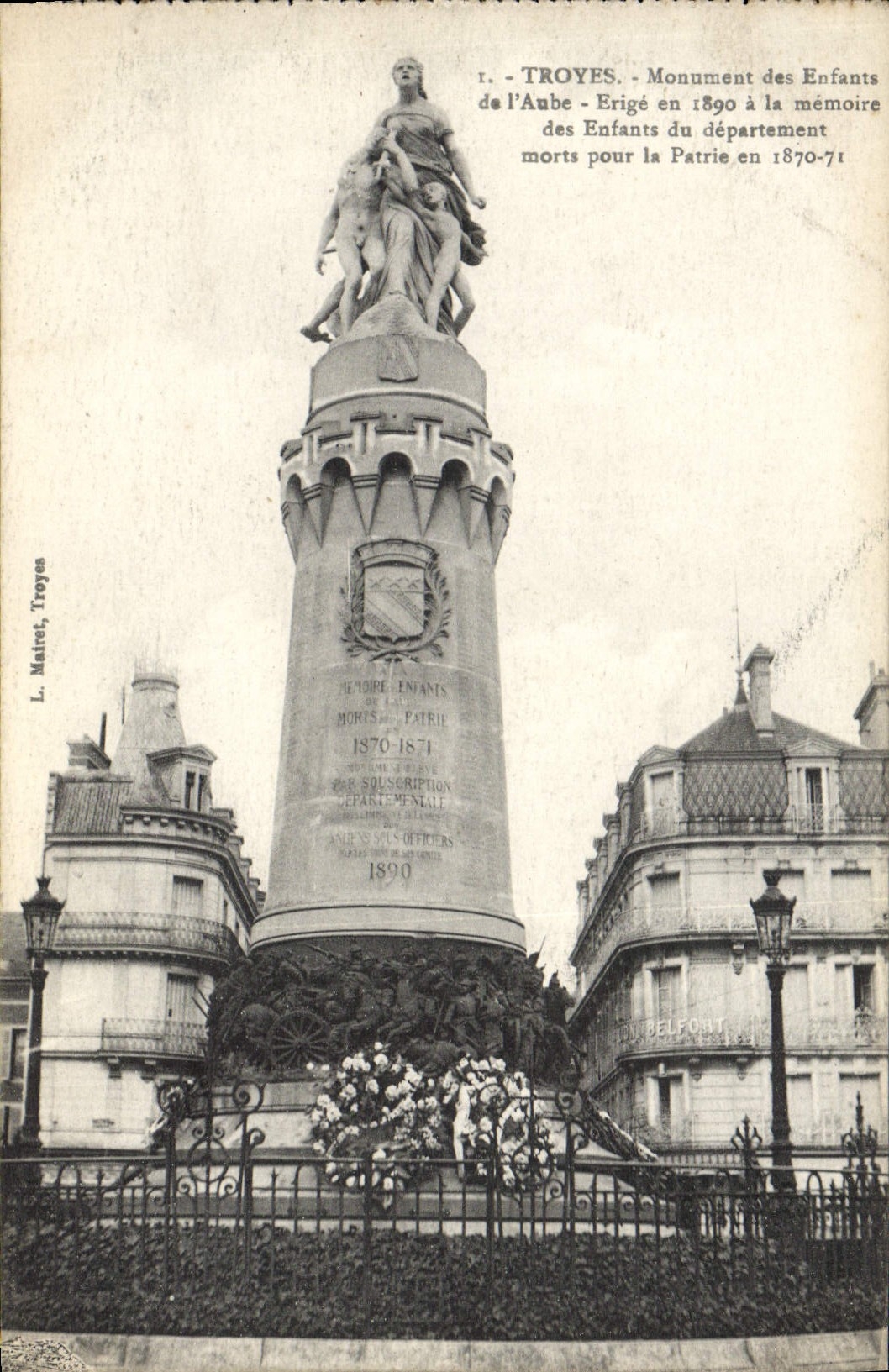 VINTAGE POSTCARD Troyes Monument Of the Children of the Paddle