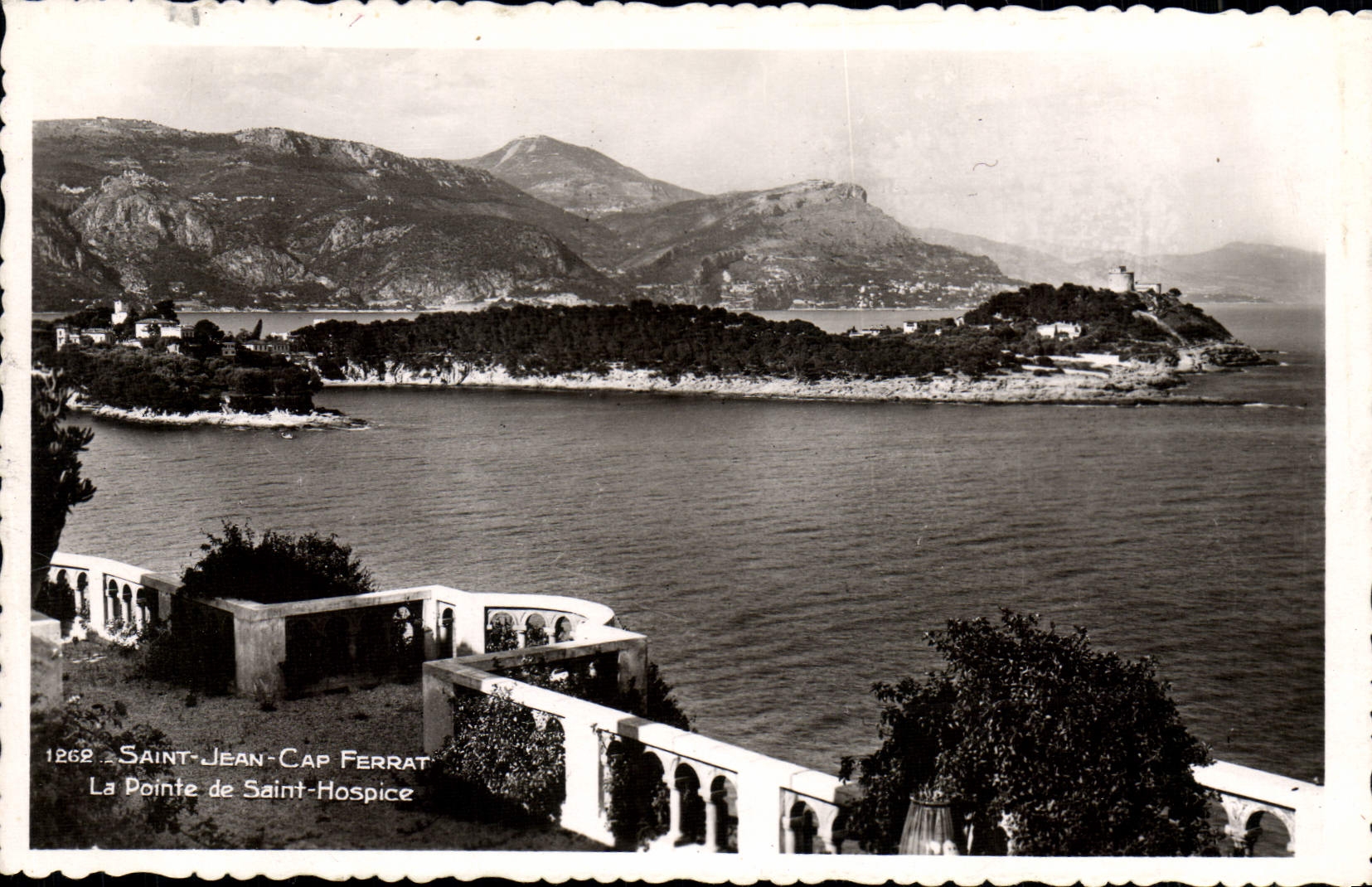 VINTAGE POSTCARD Holy Jean Cape Ferrat Top of the Holy Old people's home