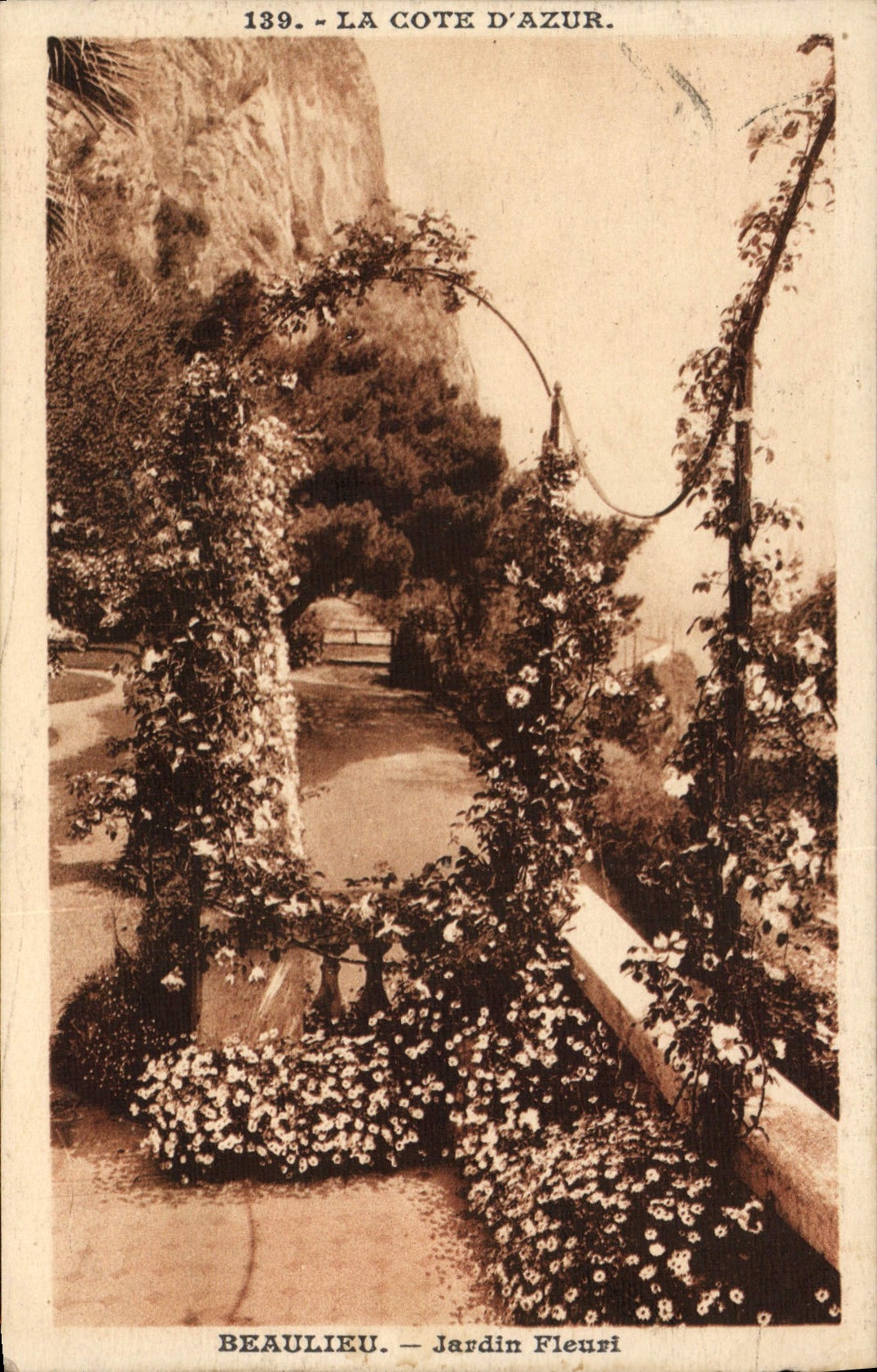 CPA Beaulieu Jardin Fleuri